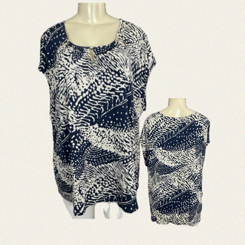 Grayson 3X Navy Abstract Dotted Three Keyhole Round Neck Dolman Short Sleeve Top